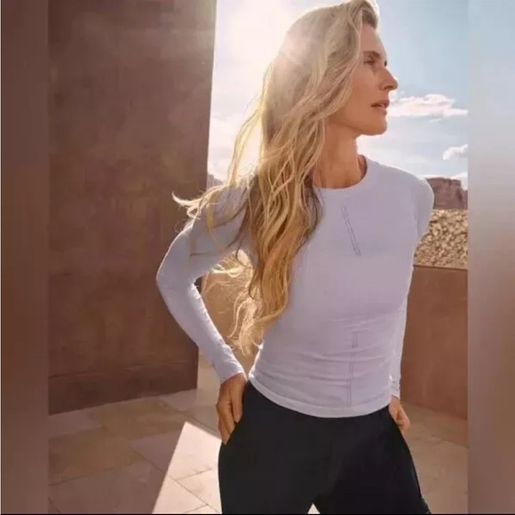 Athleta Ascent long sleeve top size xs color lavender - Picture 3 of 4